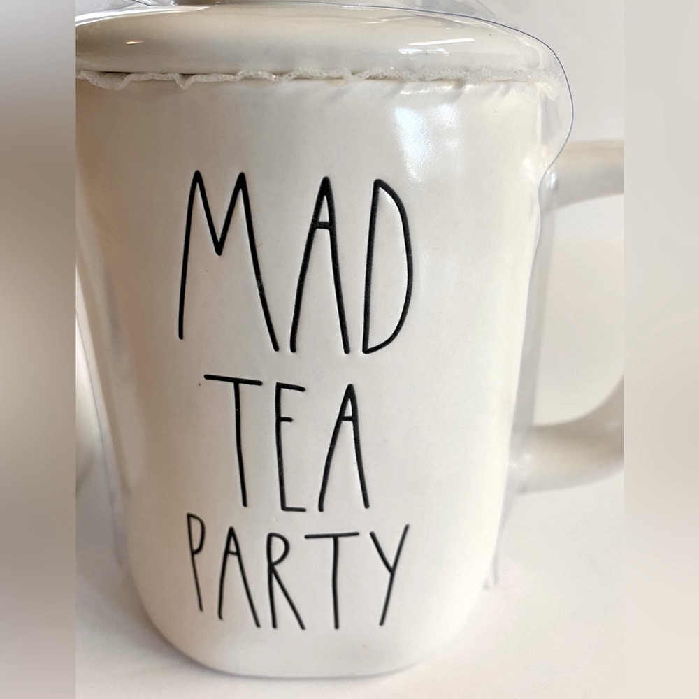 2 NWT Rae Dunn Alice In Wonderland mugs with toppers. - Picture 8 of 8